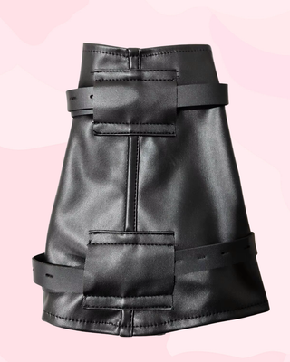 The underside of the arm binder, the strap loops can be clearly seen, they stop the straps from being slid off.