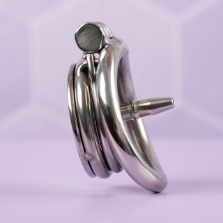 A side view of the Flat Gatling, you can just see the barbed ring sitting in the side gap and the urethral tube ready to be inserted.