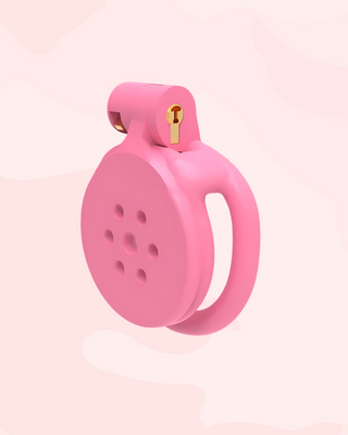 The Flat Gatling Pink with flat rings from House Of Chastity, you can see the chastity cage from a side view with the integral lock fixed in place.