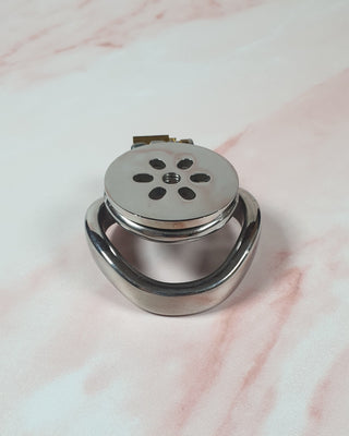 A front of view of the cage, which shows the angled base ring.