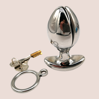 The Blossoming Dilator from House Of Chastity shown a a closed bud with the handle, lock and keys.