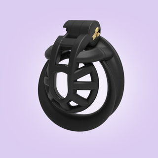 The Mamba Micro Positive, shown at an angled view, you can see it is fully assembled with the cage, base ring and integral lock in place.