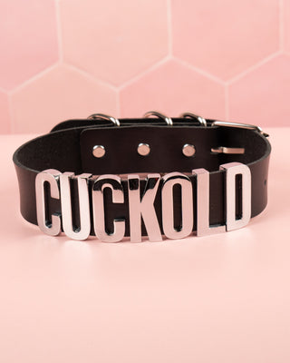 A picture of the front of the cuckold collar in the black colour way.