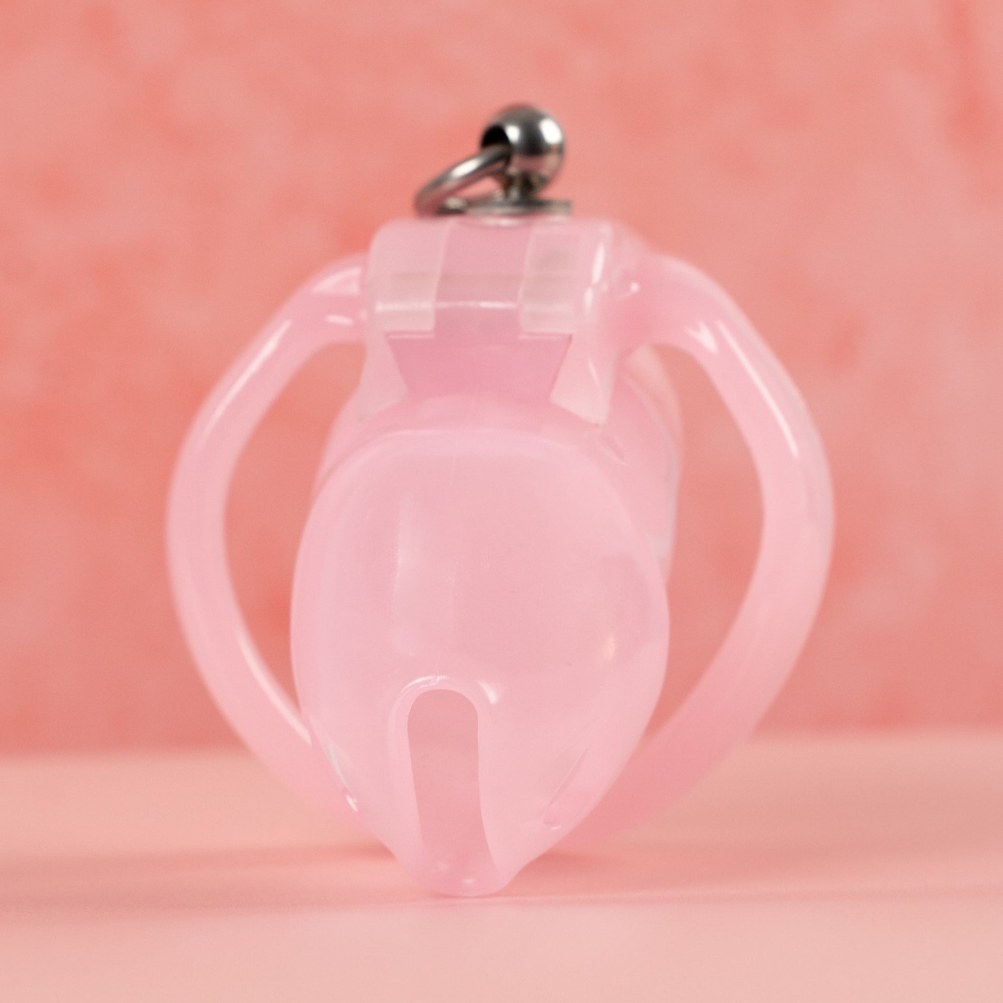 A front view of the HTV4 with binding loop on the base ring.