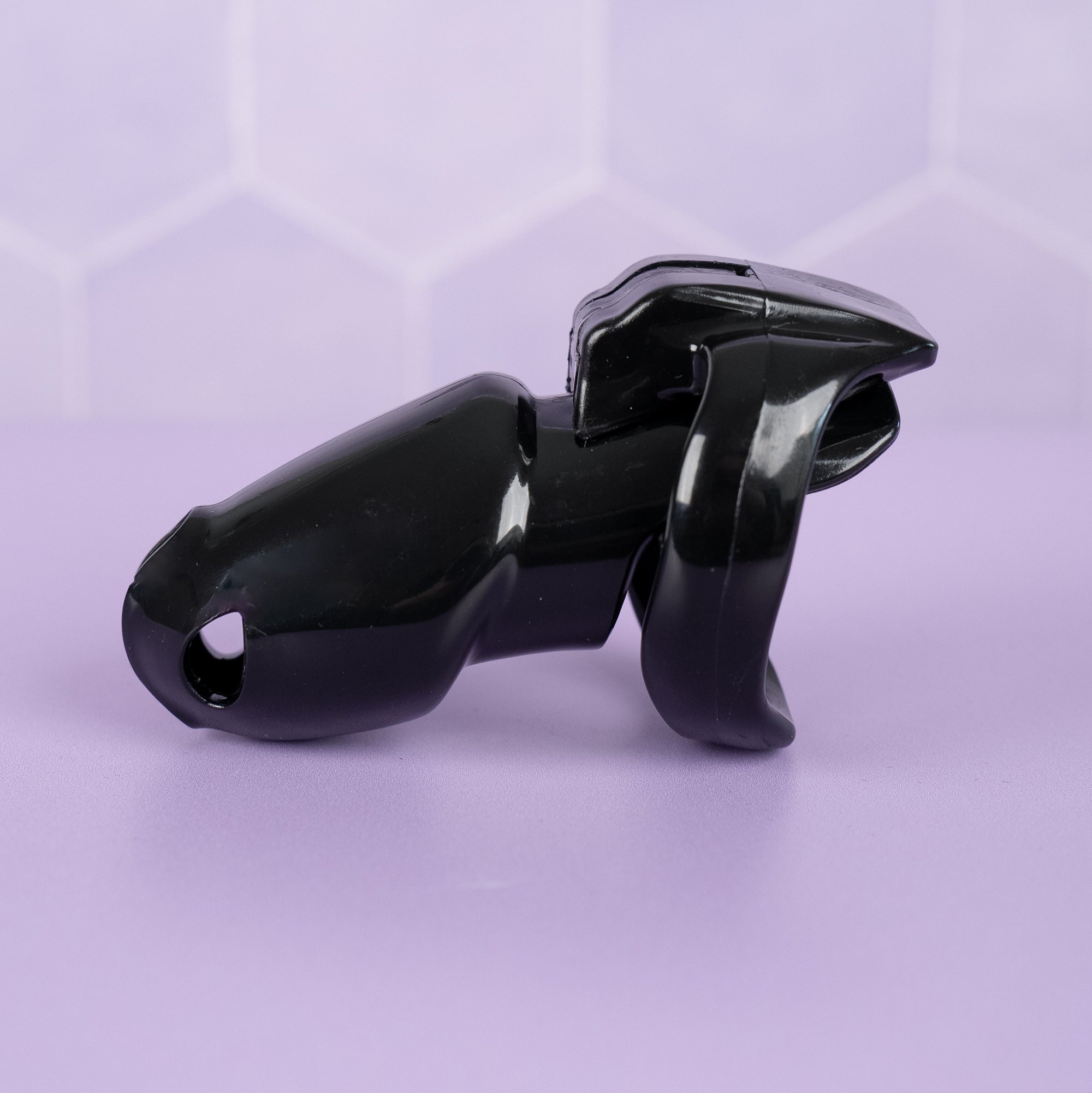 A side view of the fully assembled HT V4 Maxi in black, you can see the angled base ring.