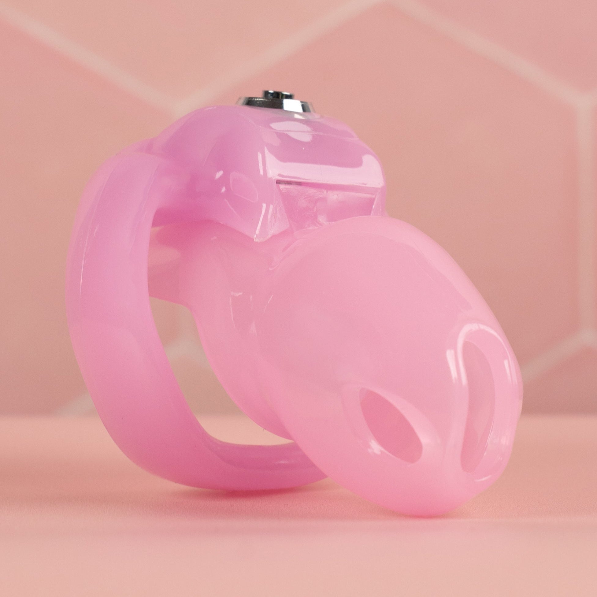 An angled view of the HT V5 Small Pink, you can see the cute pink colour and the the slide fit of the base ring.