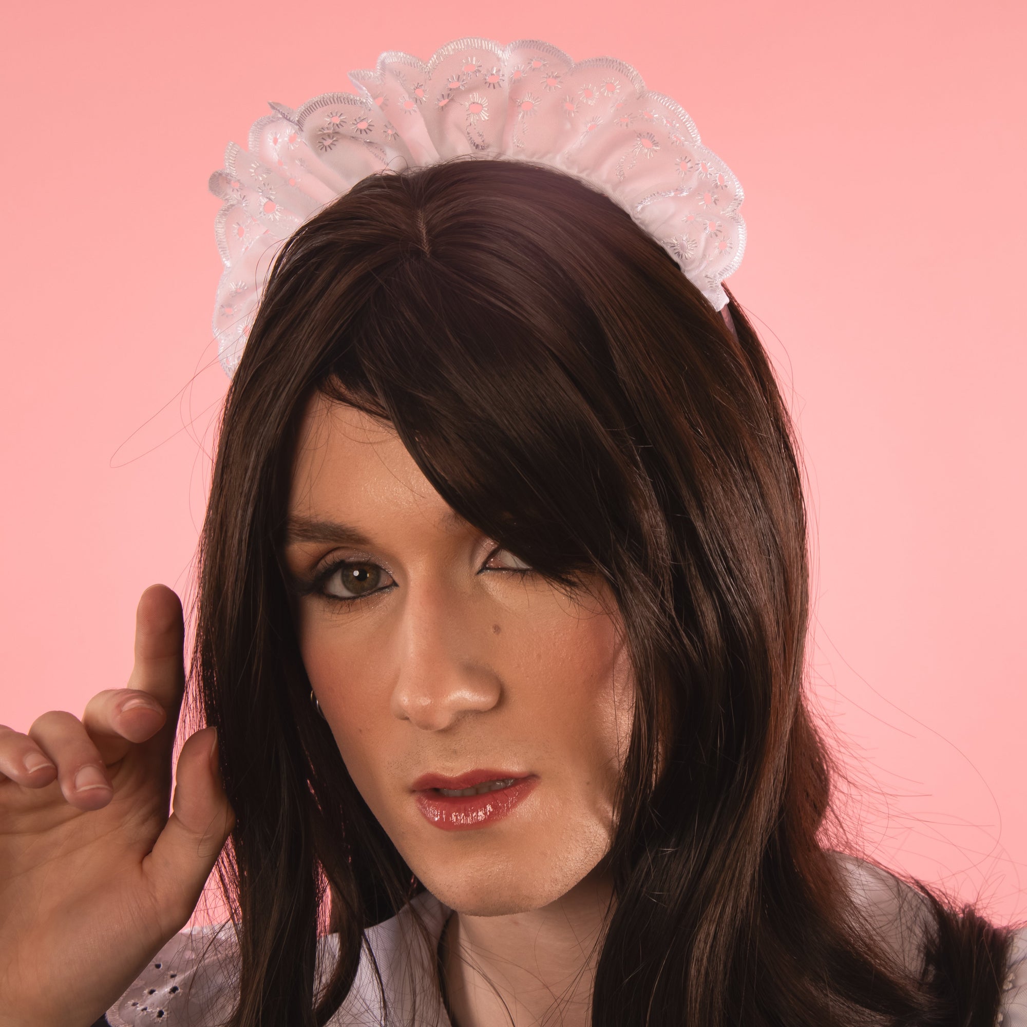 A close up of the frilled headband that comes with the dress, you can see the Broderie Anglaise detailing.